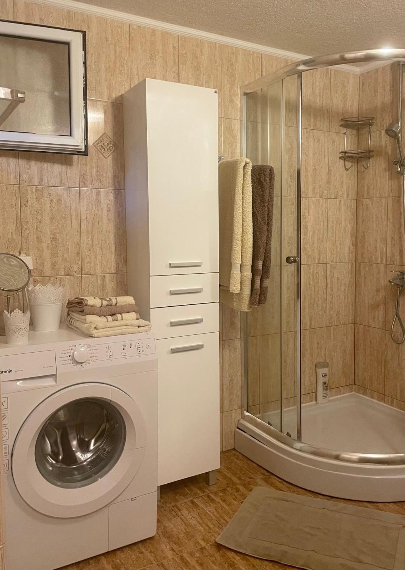 Anna Apartment Utjeha-Bušat Eksteriør billede
